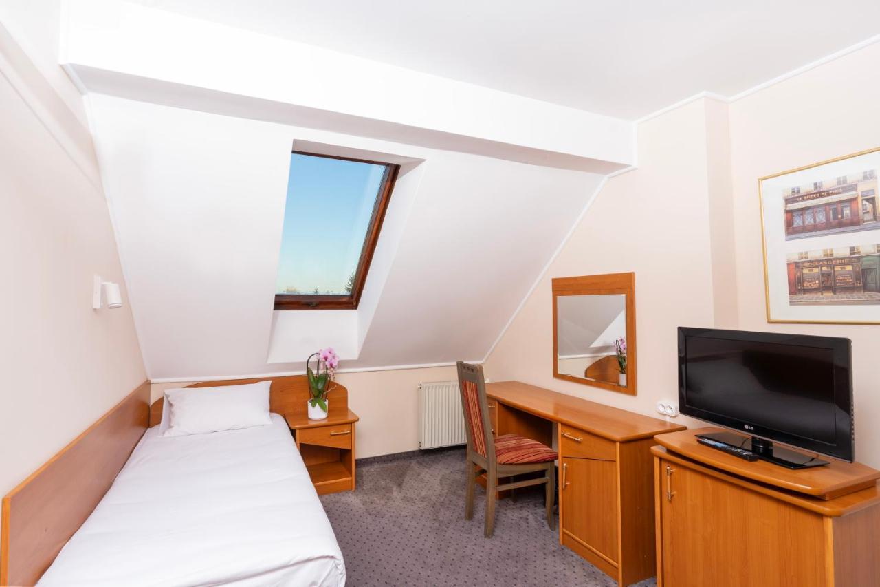 Hotel Victory Home Варшава Экстерьер фото