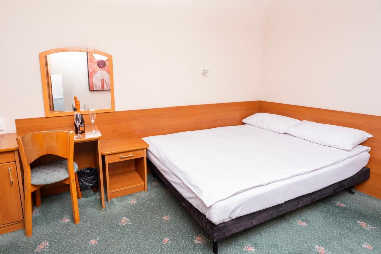 Hotel Victory Home Варшава Экстерьер фото