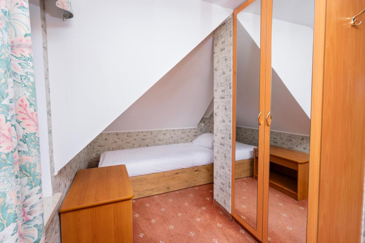 Hotel Victory Home Варшава Экстерьер фото