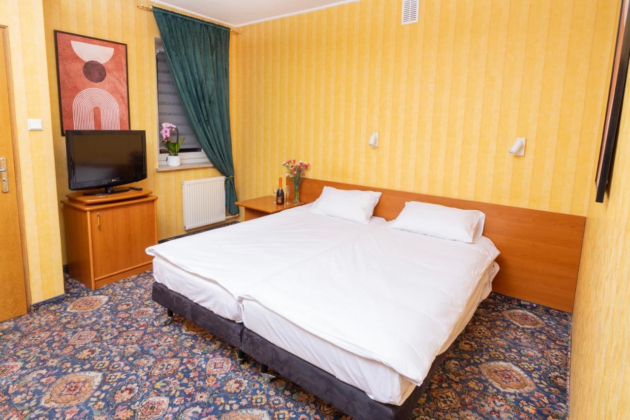 Hotel Victory Home Варшава Экстерьер фото