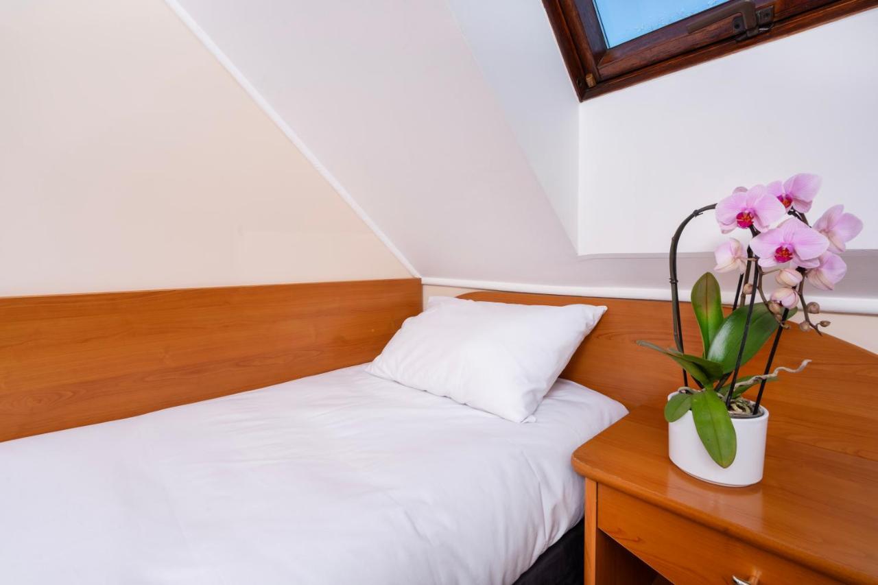 Hotel Victory Home Варшава Экстерьер фото