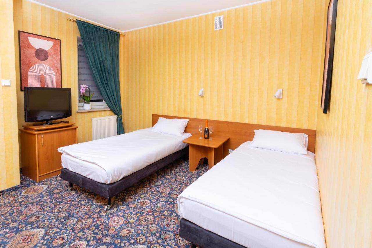 Hotel Victory Home Варшава Экстерьер фото