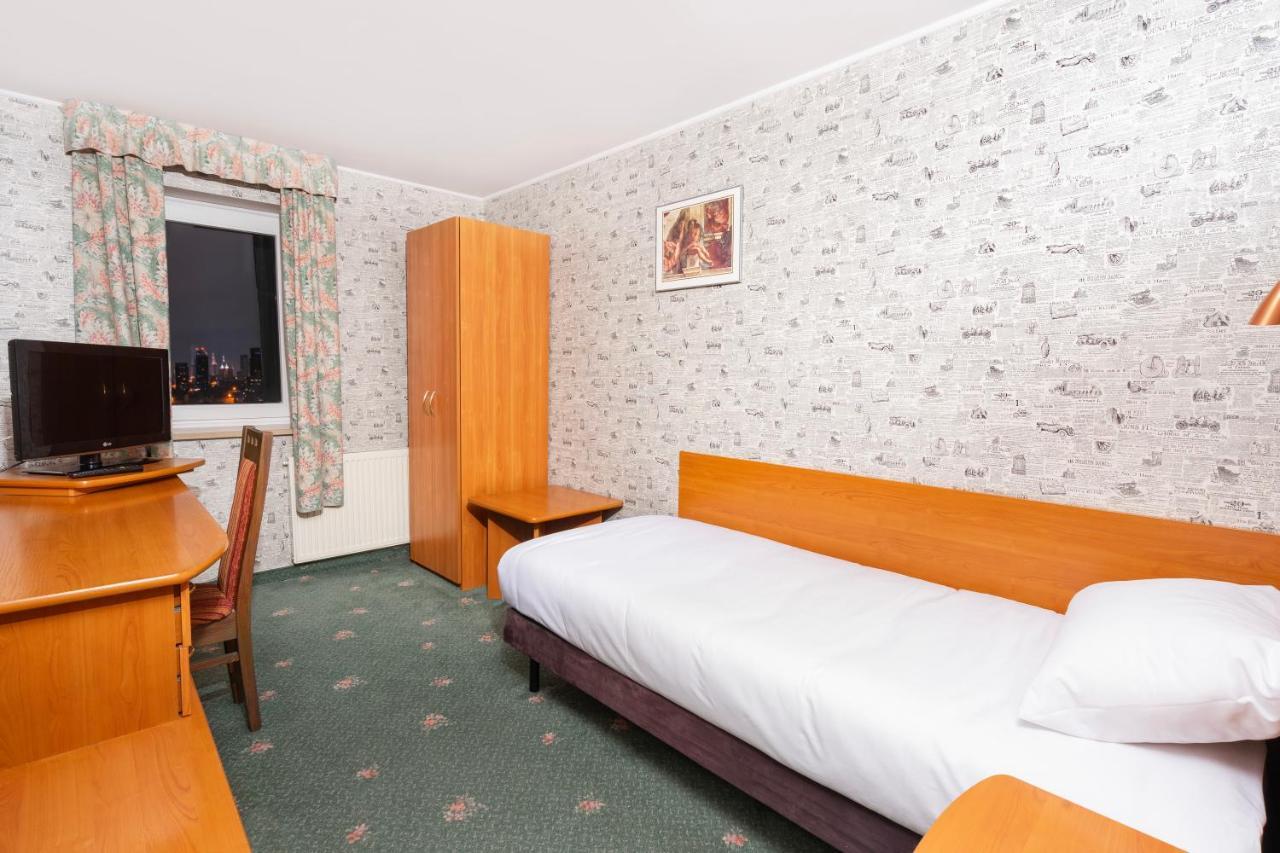 Hotel Victory Home Варшава Экстерьер фото