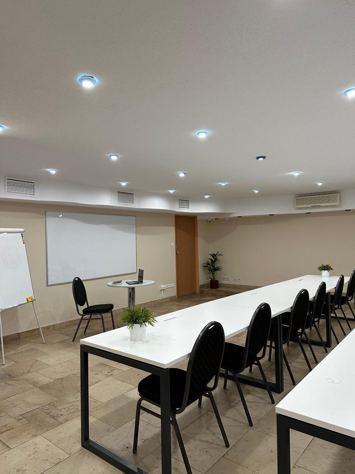 Hotel Victory Home Варшава Экстерьер фото