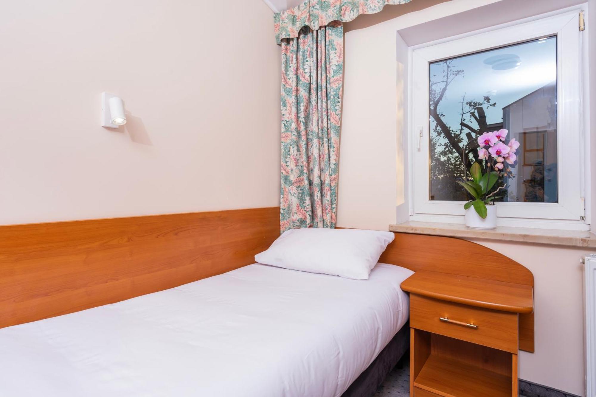 Hotel Victory Home Варшава Экстерьер фото