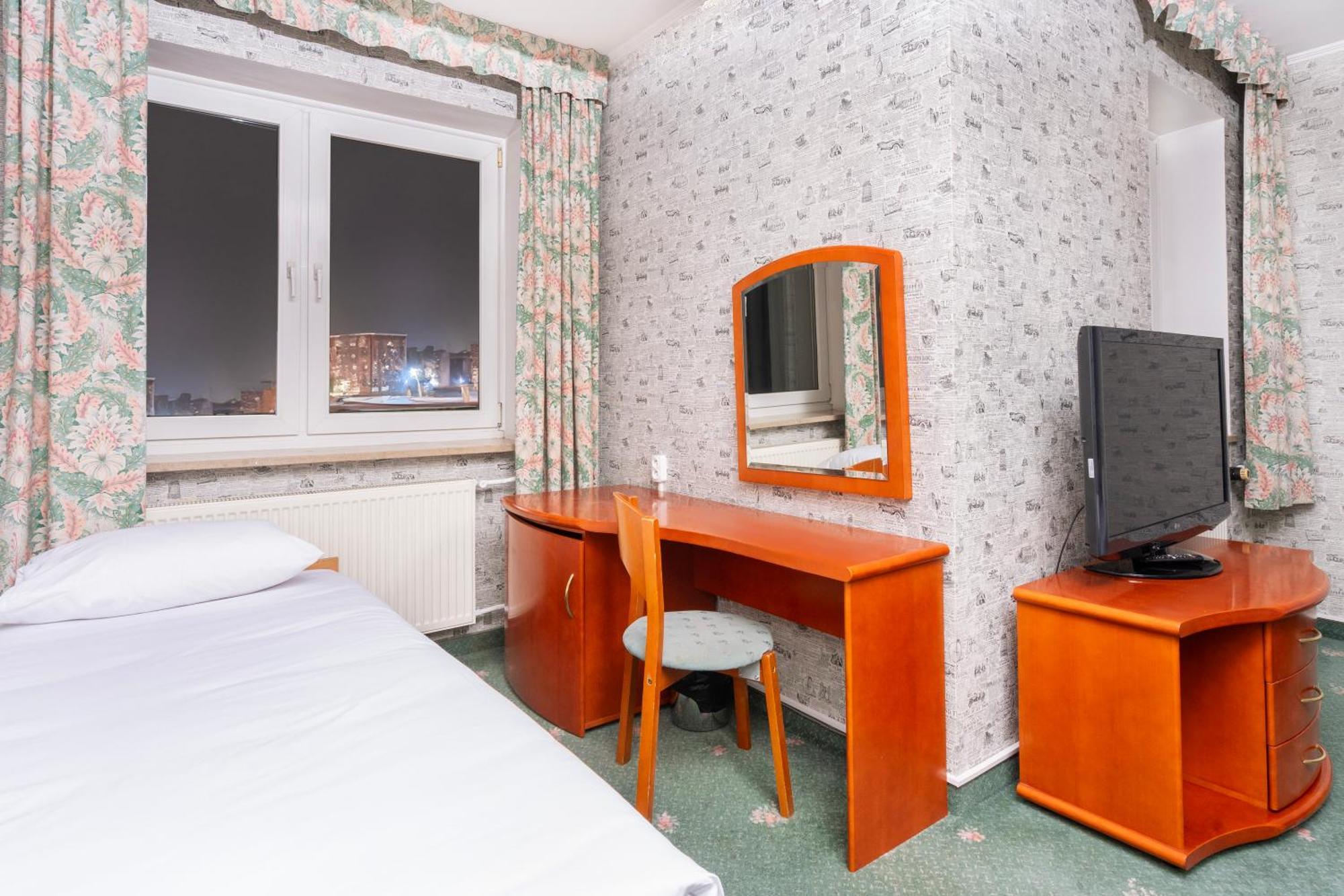 Hotel Victory Home Варшава Экстерьер фото