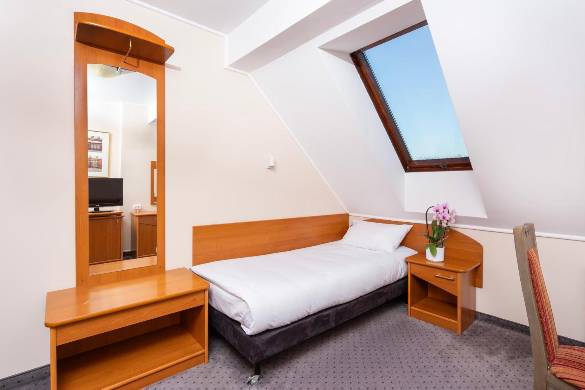 Hotel Victory Home Варшава Экстерьер фото