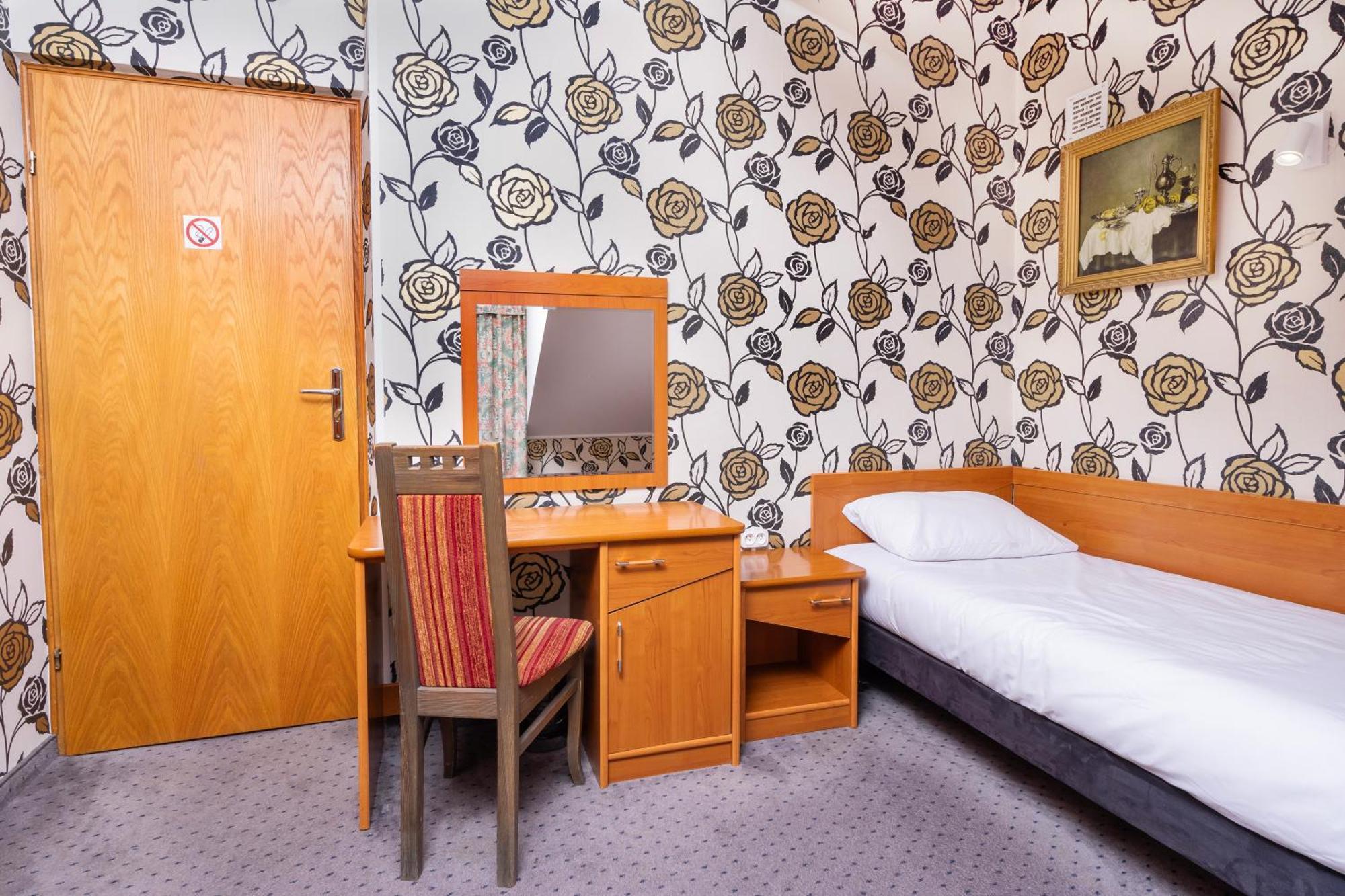 Hotel Victory Home Варшава Экстерьер фото