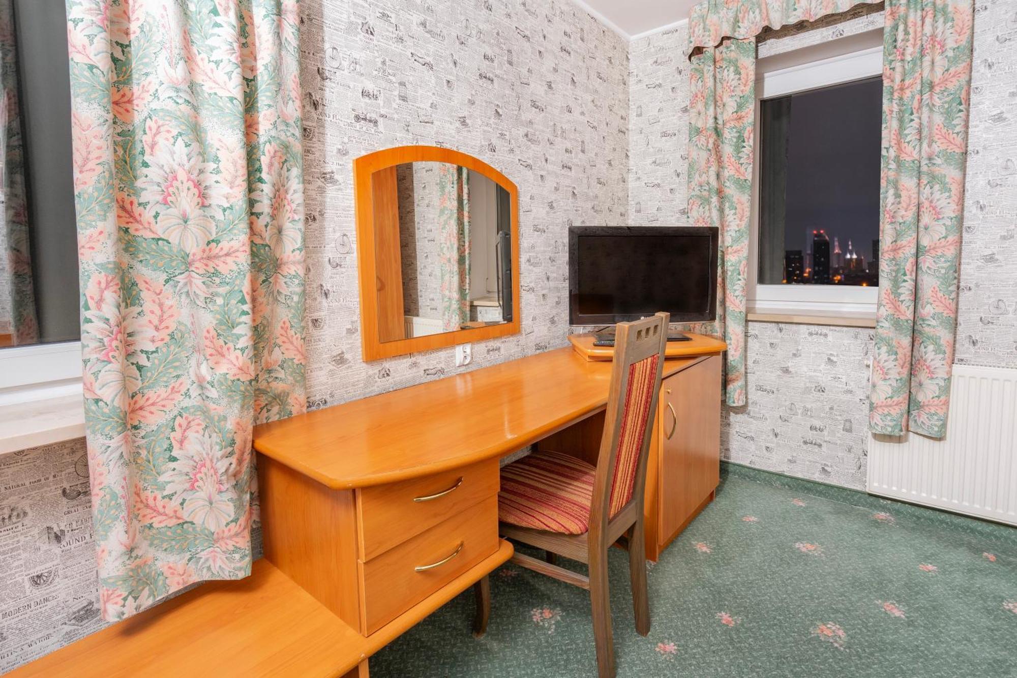 Hotel Victory Home Варшава Экстерьер фото
