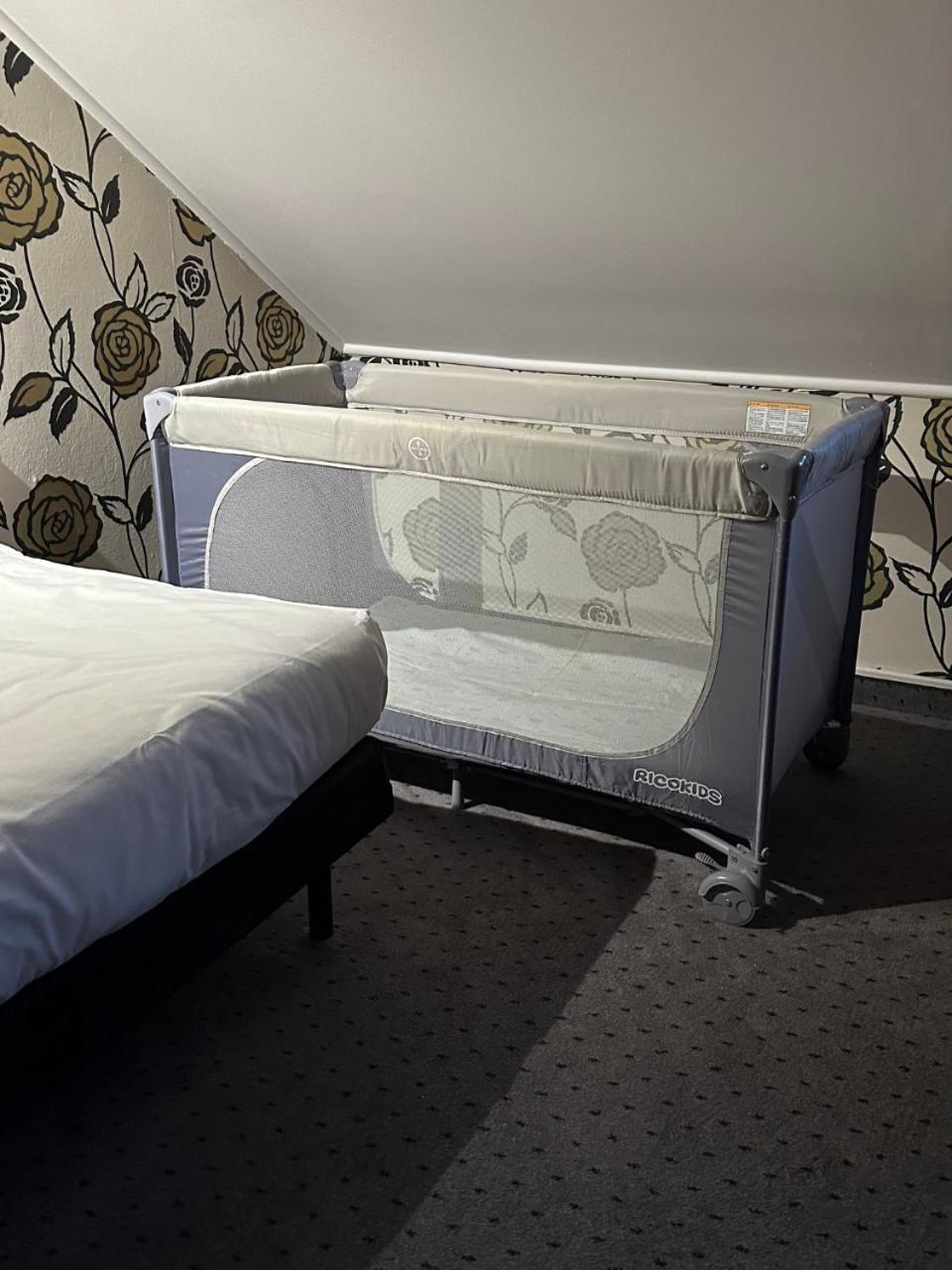 Hotel Victory Home Варшава Экстерьер фото